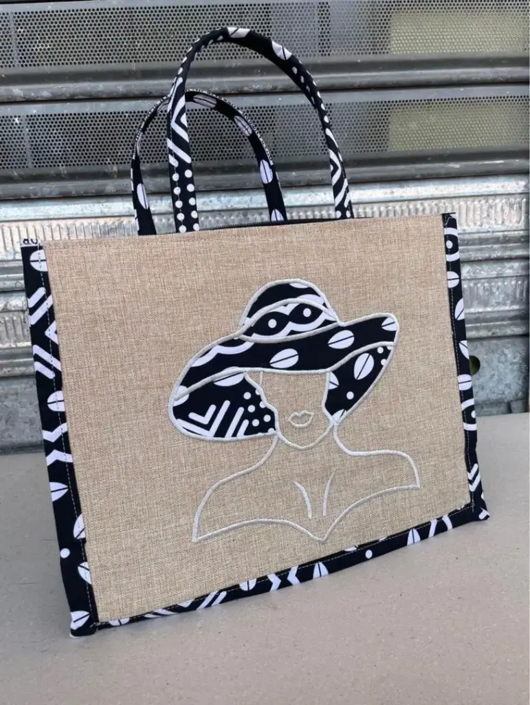 Sac Cabas Artisanal Motif Féminin en Toile Beige